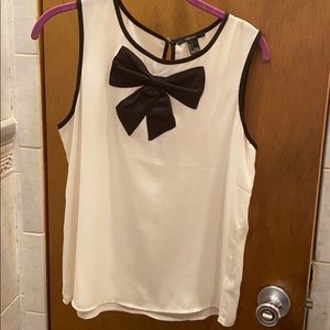 Fancy tank top white and black with bow